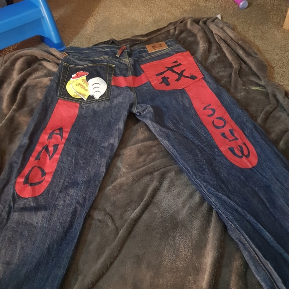 Evisu Jeans - Picture 3 of 6